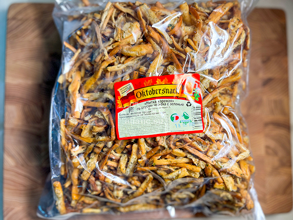 Нитка ЖАРЕНАЯ "Чеснок с зеленью" Oktobersnack 1 кг (сырный продукт) в Великом Новгороде