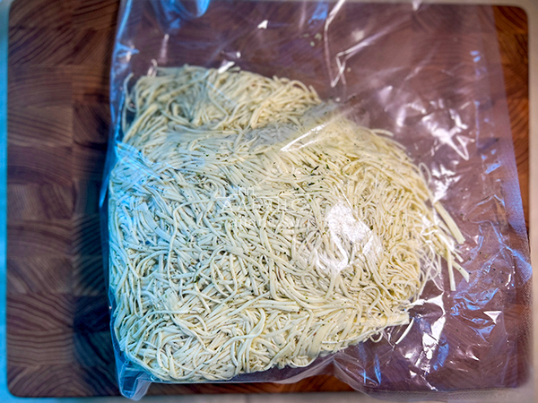 Сырный продукт ФЕРМЕРСКИЙ паутинка  укроп/чеснок в Великом Новгороде