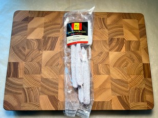 Арахис в глазури: Колбаски сыровяленые Mini Fuet 