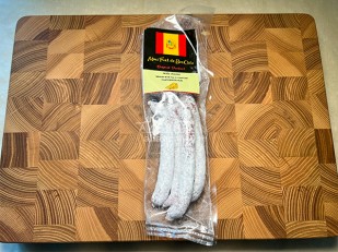 Ухо целое с красным перцем (150 гр.): Колбаски сыровяленые Mini Fuet 