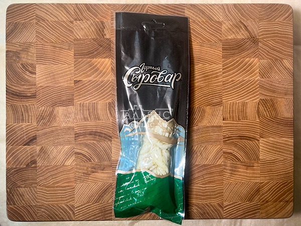 Сыр 100 гр ГОРНЫЙ СЫРОВАР (Косичка с укропом и чесноком) в Великом Новгороде